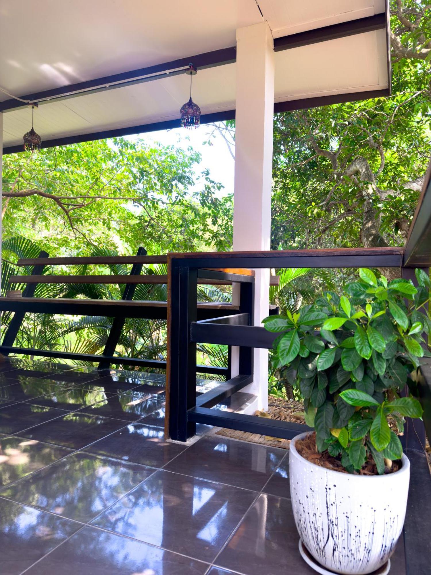 Jungle Vibes Hotel Thongsala Room photo