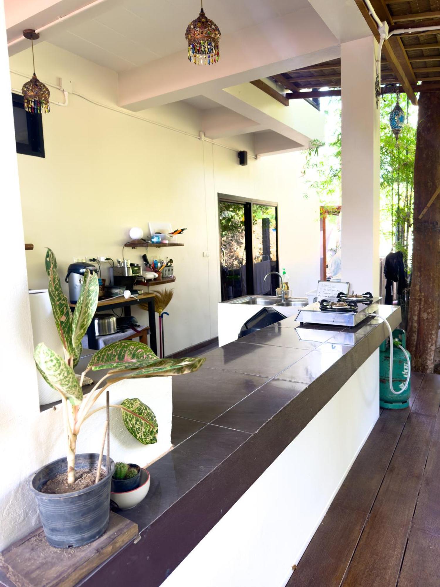 Jungle Vibes Hotel Thongsala Exterior photo